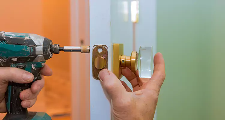 Broken Door Knob Fix in Boca Raton, FL