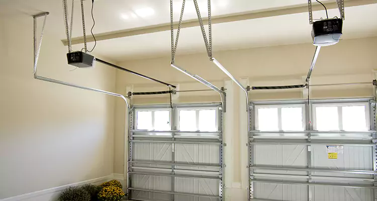 Residential Emergency Garage Door Repair in Boca Raton, FL